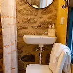 Douro Village Albergue *