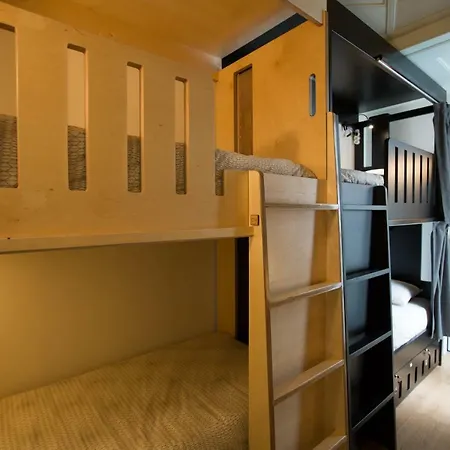 Douro Village Hostel *